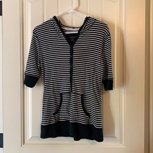 Comfortable tunic with hood